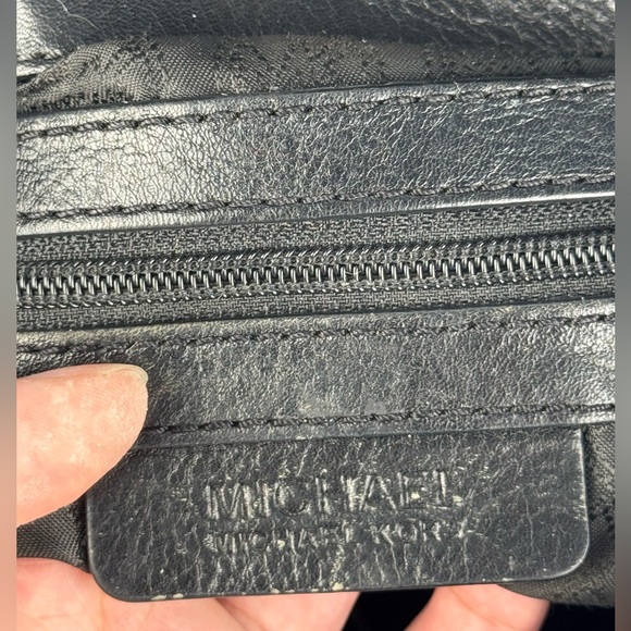 Michael Kors Hamilton Signature MK
Black Shoulder bag Handbag Saffiano
Leather - Picture 10 of 15